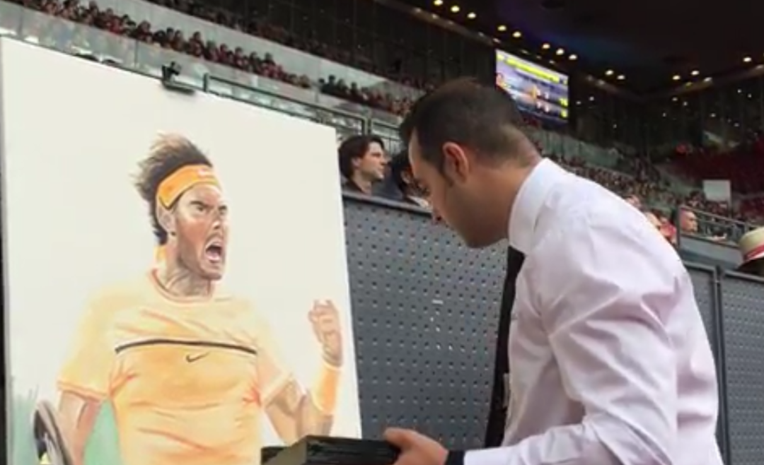 Un artista pinta en directo a Nadal y Murray durante su semifinal en el Torneo de Madrid