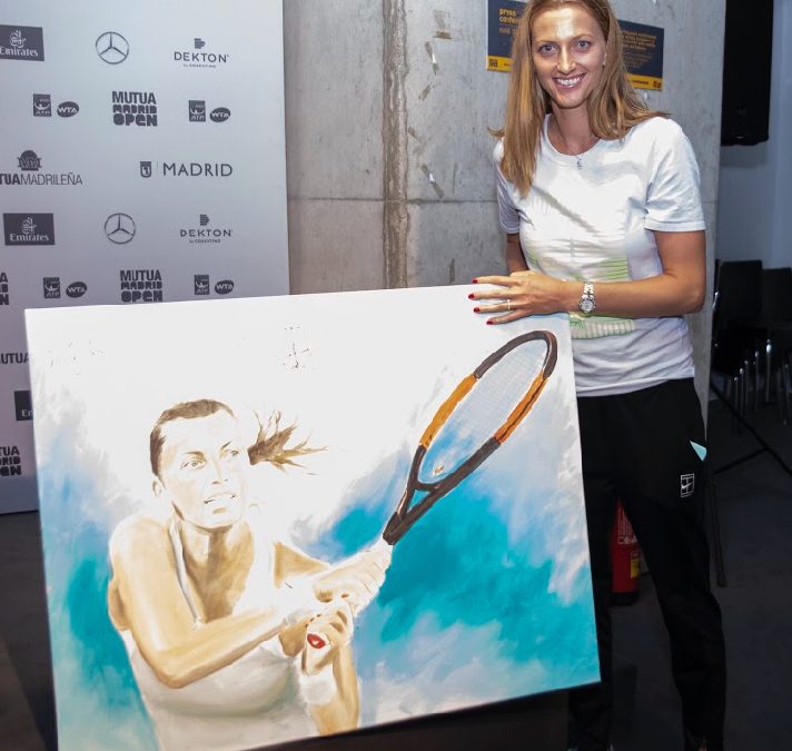 Petra Kvitova, la Campeona del Mutua Madrid Open 2018 firma el cuadro del artista Victor Jerez
